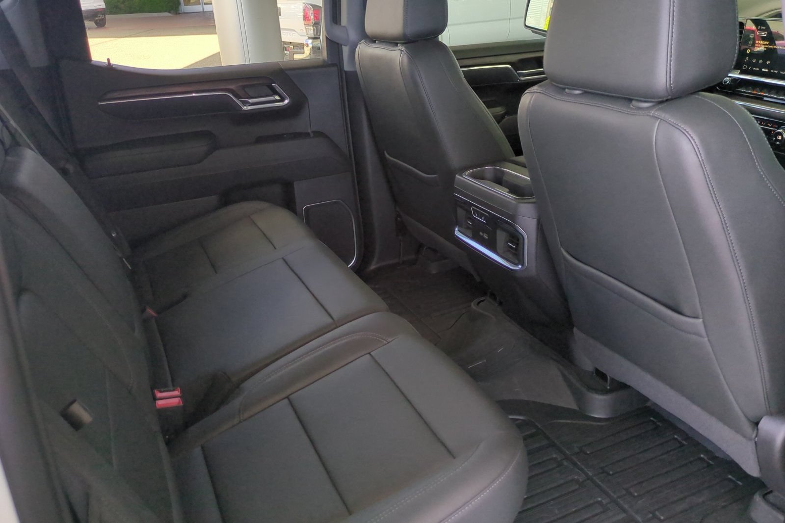 Used 2024 GMC Sierra 1500 SLT w/ SLT Premium Plus Package AWD/4WD image 17