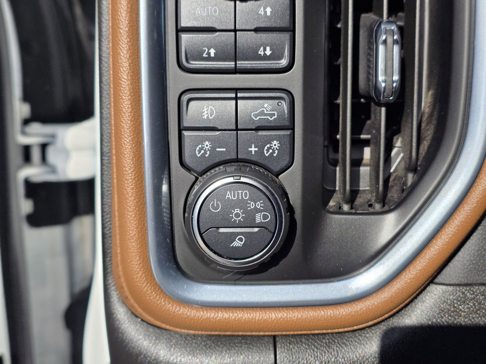 Used 2023 Chevrolet Silverado 3500 High Country image 28