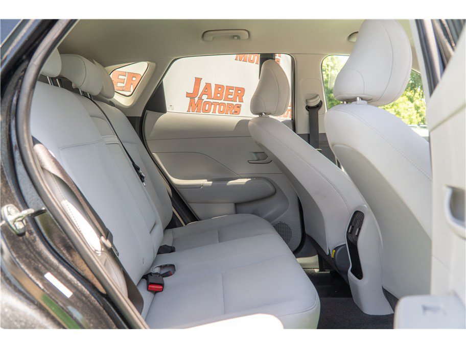 Used 2025 Hyundai Kona SEL FWD image 1