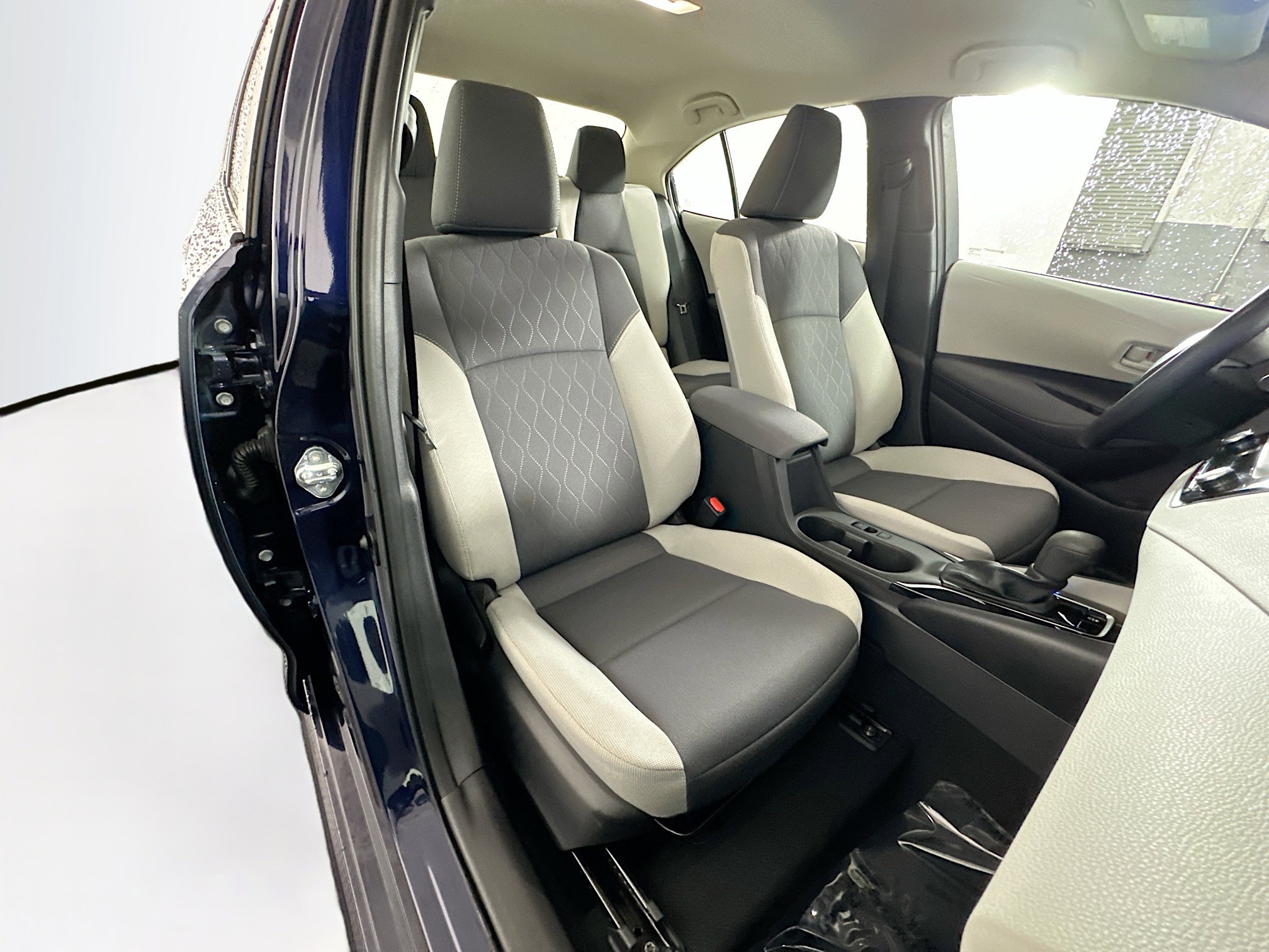 Used 2025 Toyota Corolla LE FWD image 27
