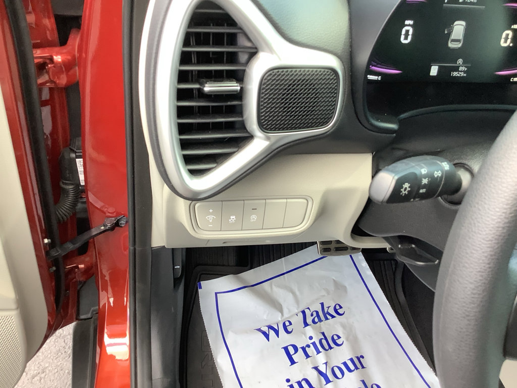 Used 2023 Kia Soul LX w/ LX Technology Package image 12