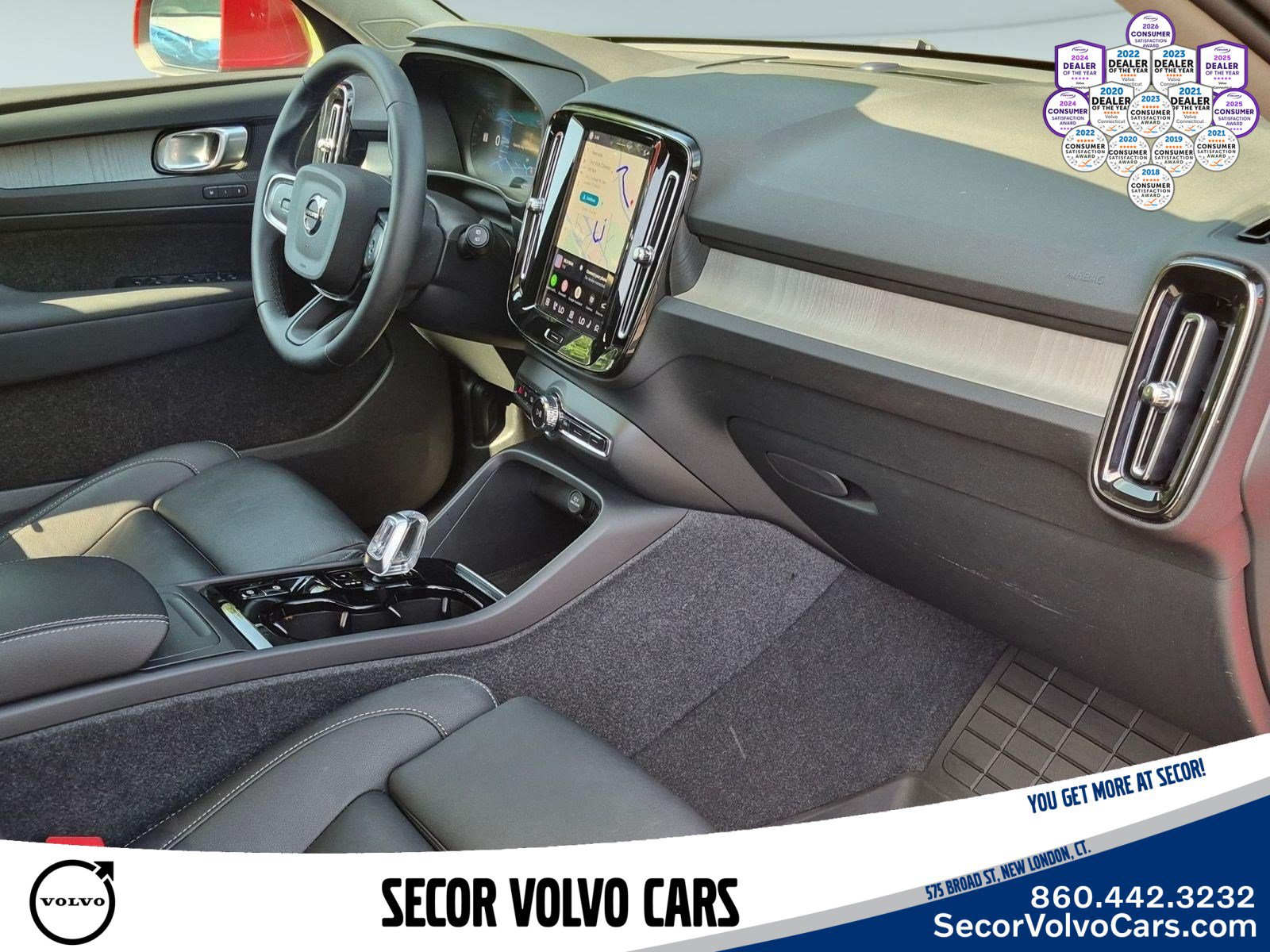 Used 2024 Volvo XC40 B5 Plus w/ Protection Package Premier AWD/4WD image 28