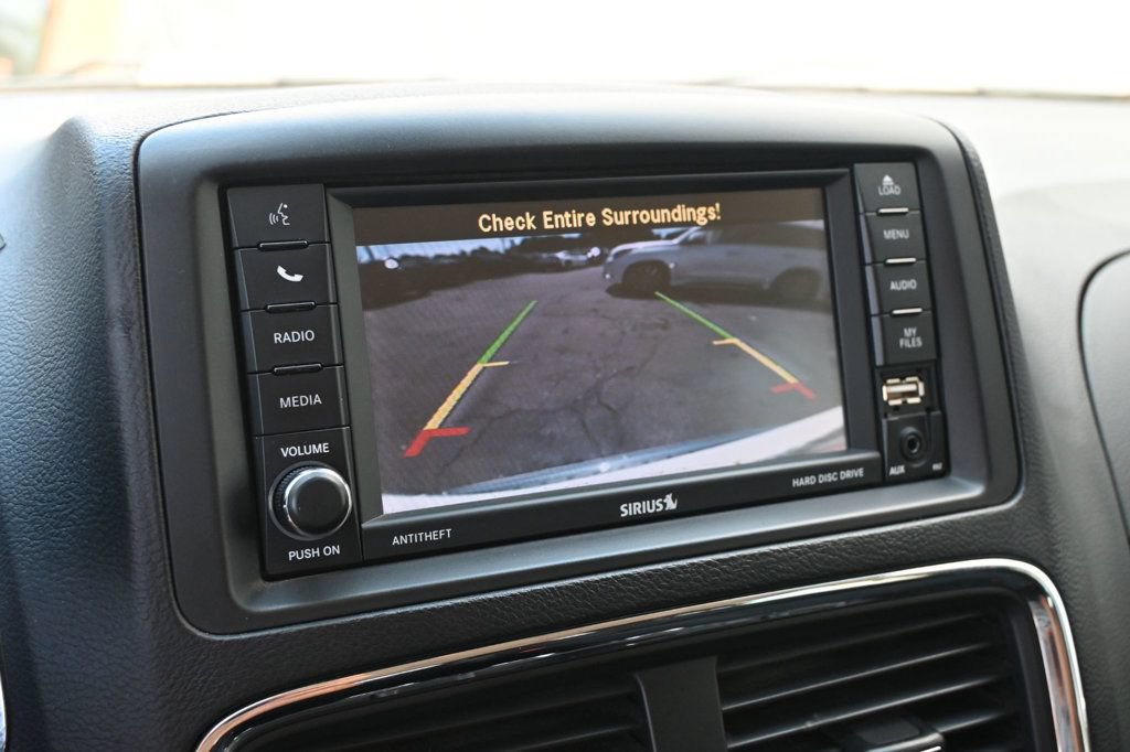 Used 2019 Dodge Grand Caravan SE w/ UConnect Hands-Free Group FWD image 14