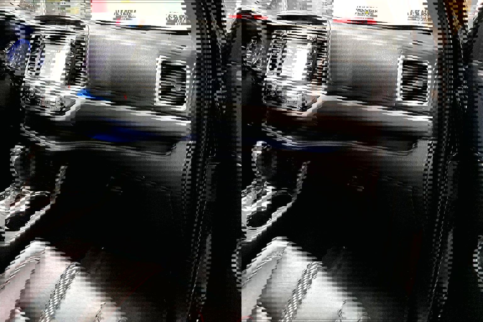 Used 2019 Toyota Highlander SE image 15