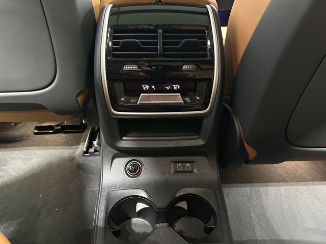 Used 2022 BMW X7 xDrive40i w/ M Sport Package image 31