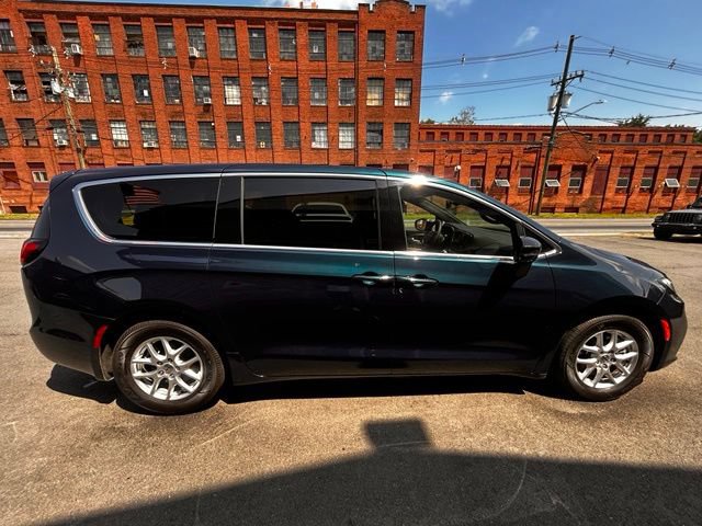 Used 2025 Chrysler Pacifica Select FWD image 7