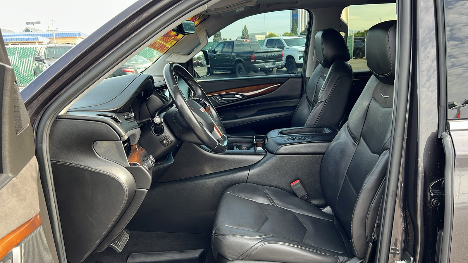 Used 2017 Cadillac Escalade Premium Luxury image 34