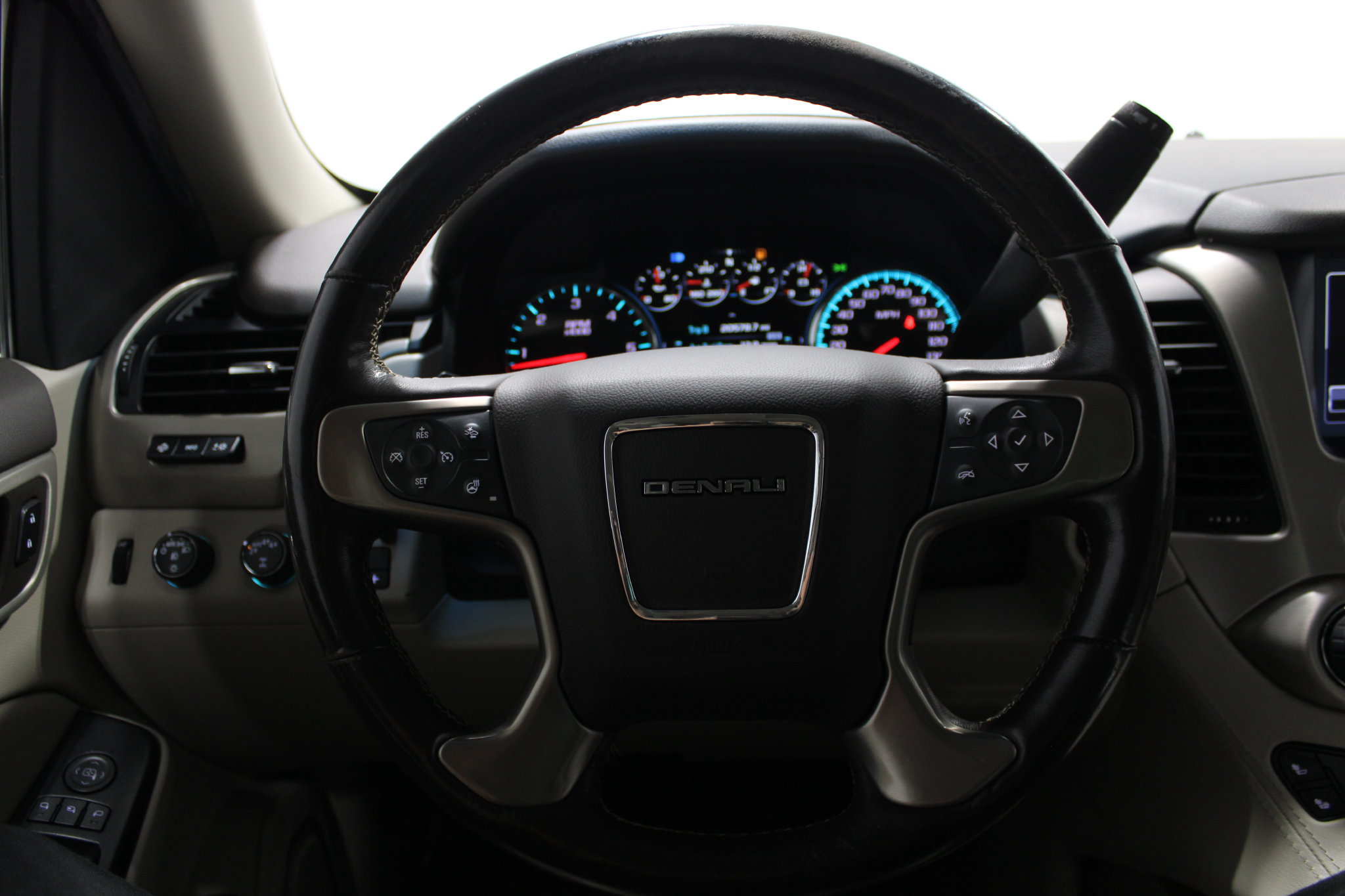 Used 2019 GMC Yukon Denali w/ Denali Ultimate Package AWD/4WD image 32