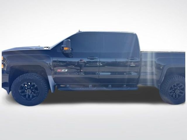 Used 2018 Chevrolet Silverado 2500 LT w/ Midnight Edition AWD/4WD image 9