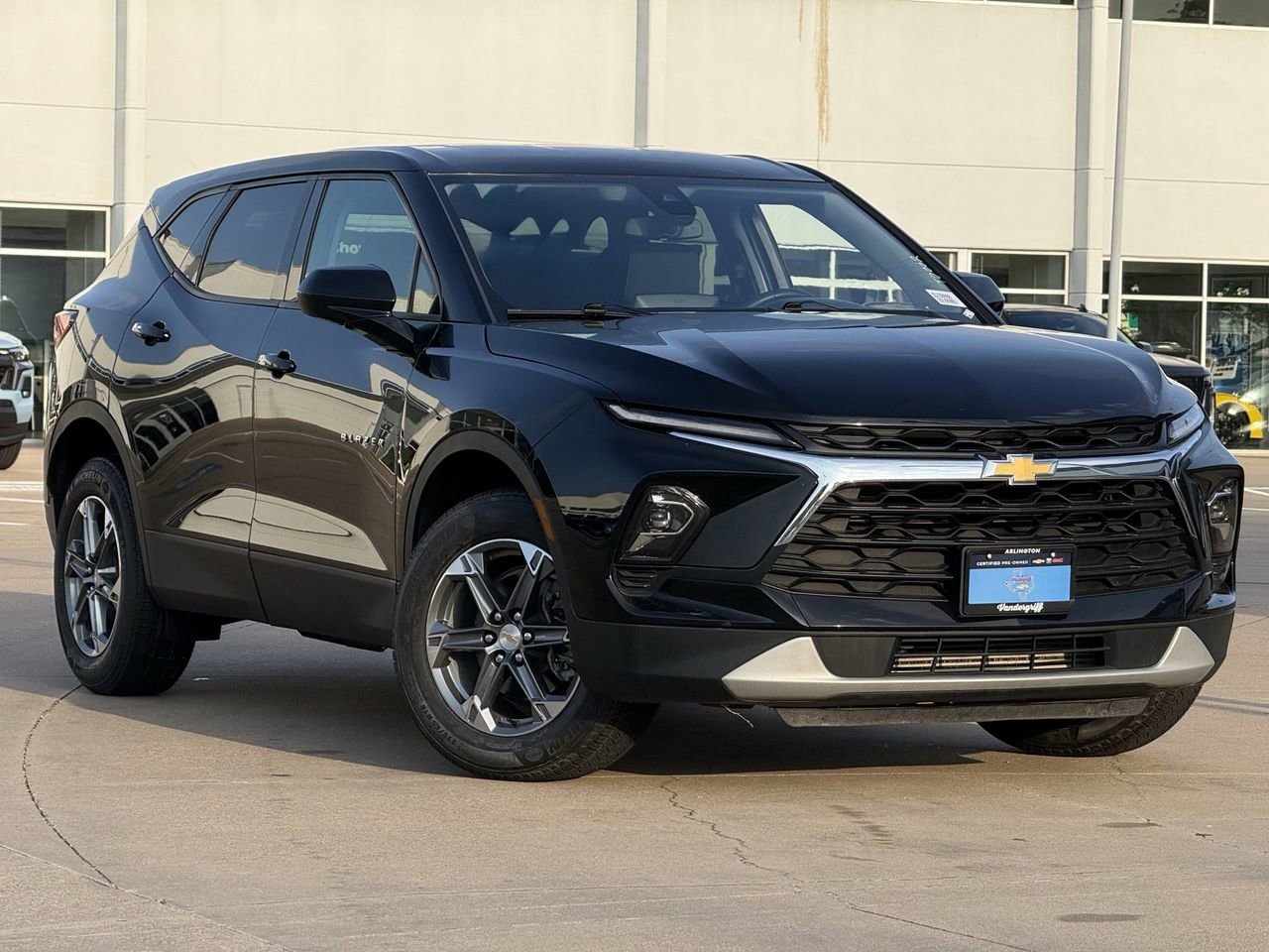 Certified 2025 Chevrolet Blazer LT FWD image 2