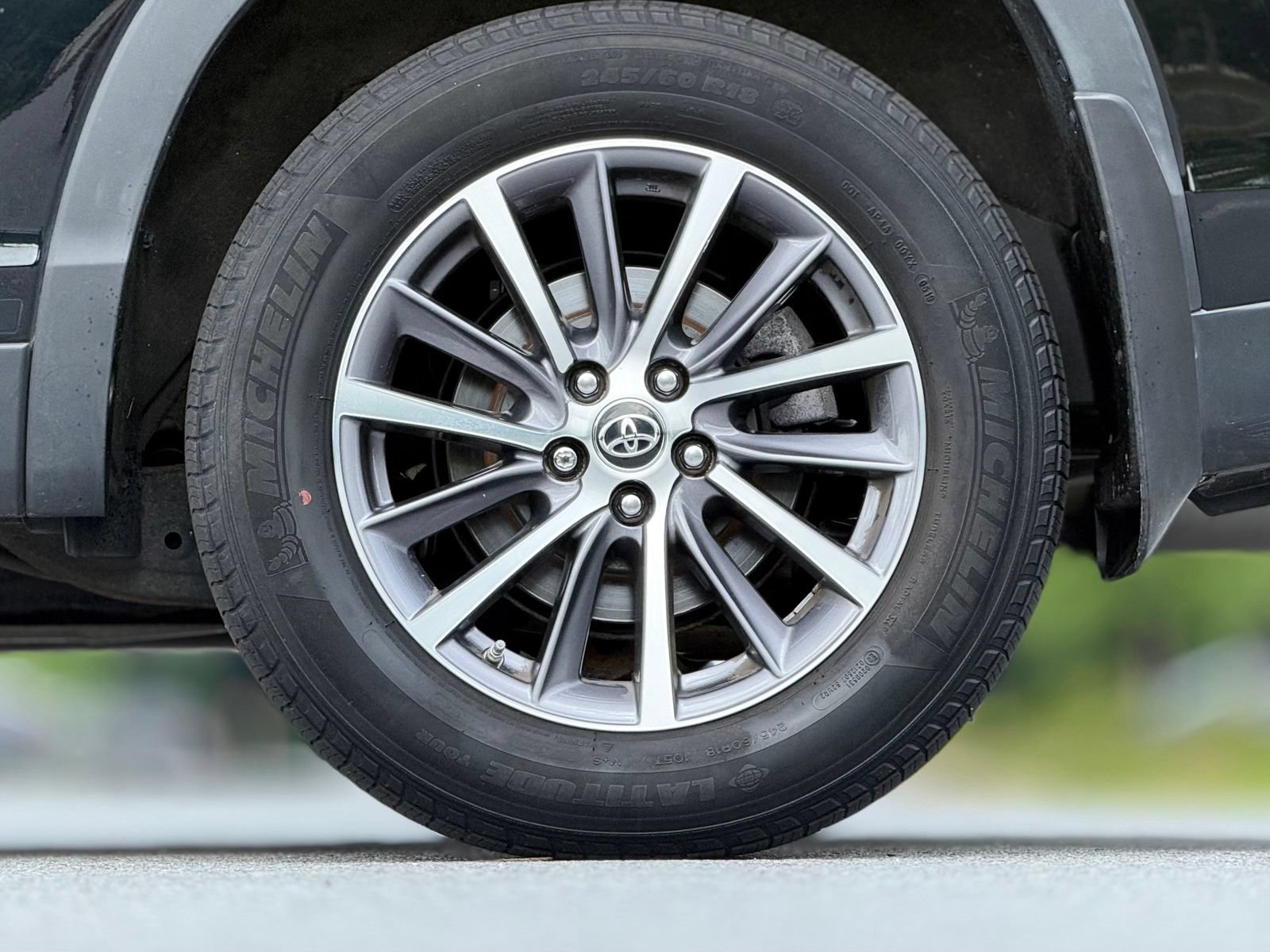 Used 2019 Toyota Highlander XLE AWD/4WD image 19