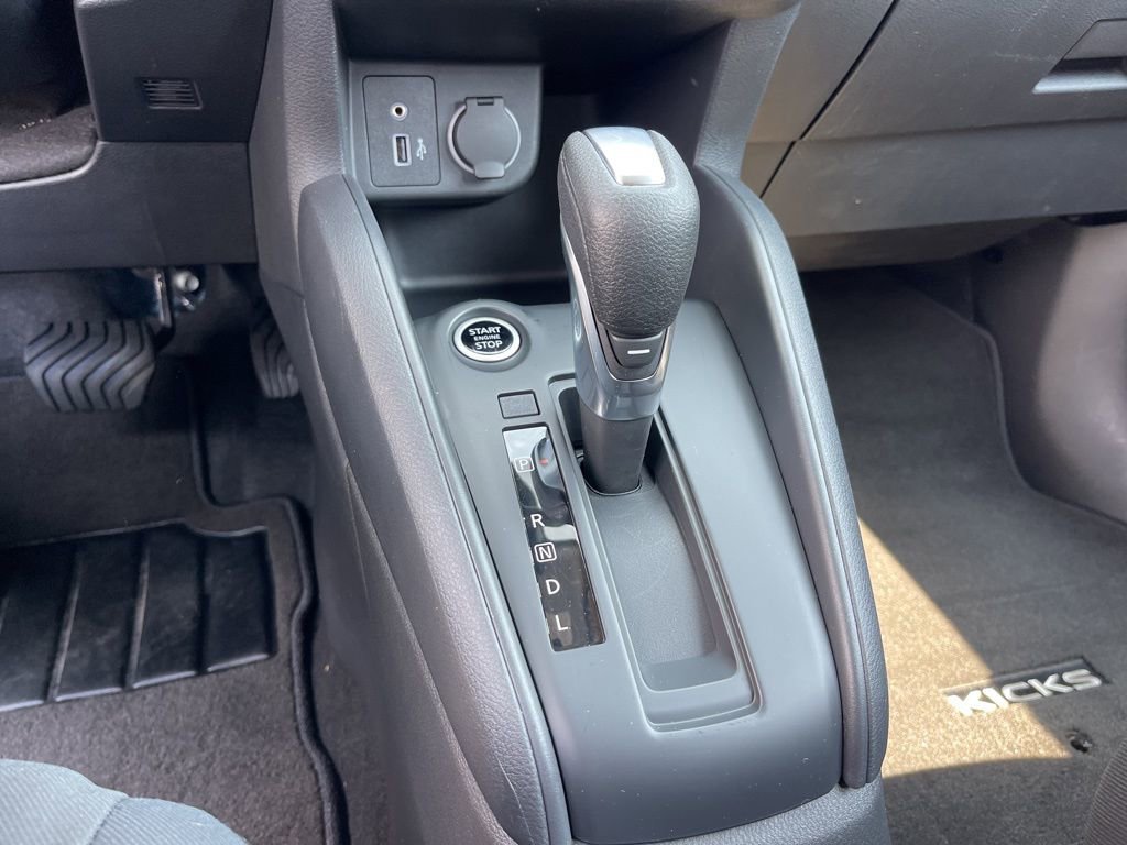 Certified 2025 Nissan Kicks Play S image 14