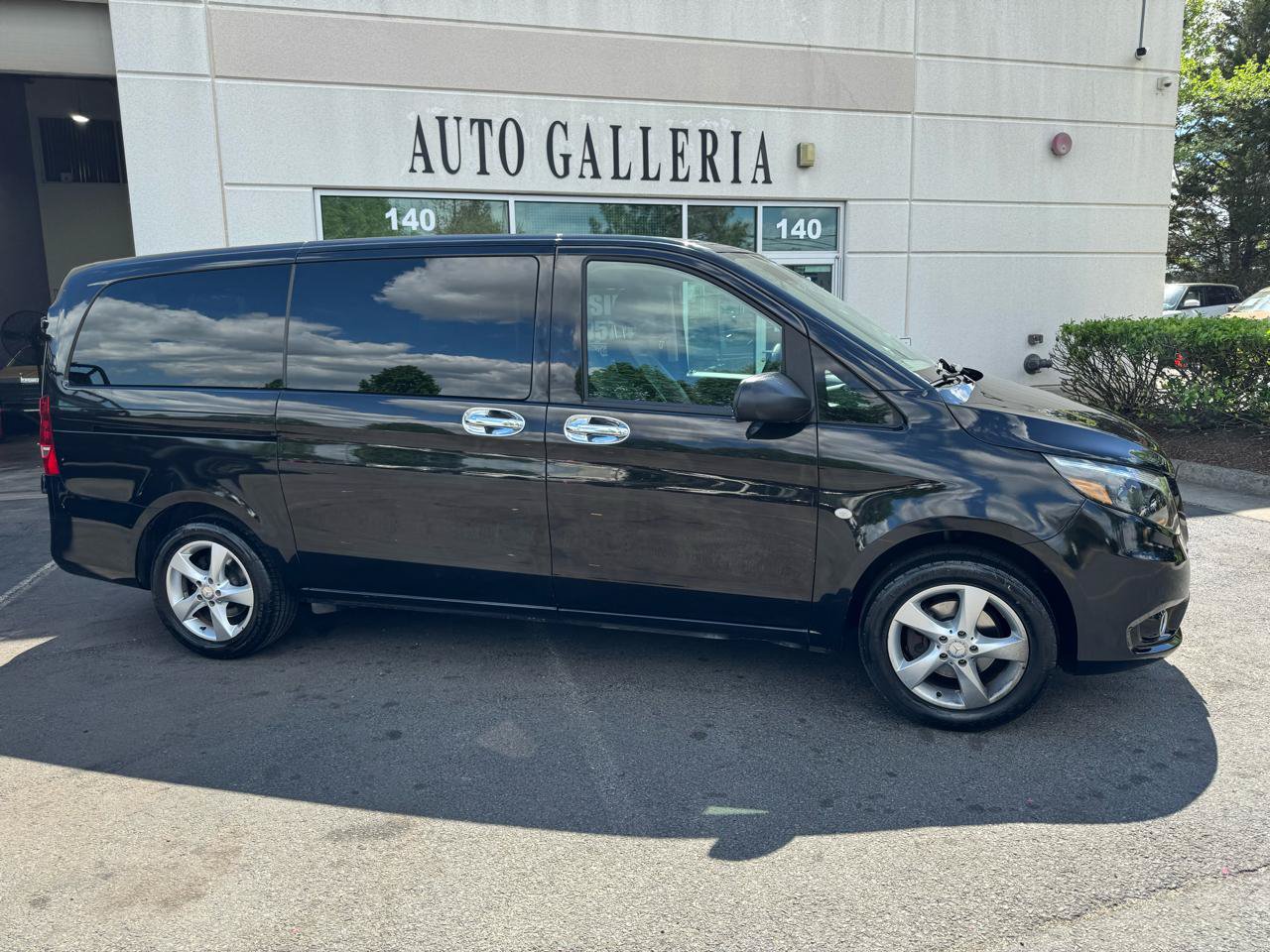 Used 2017 Mercedes-Benz Metris Passenger image 2