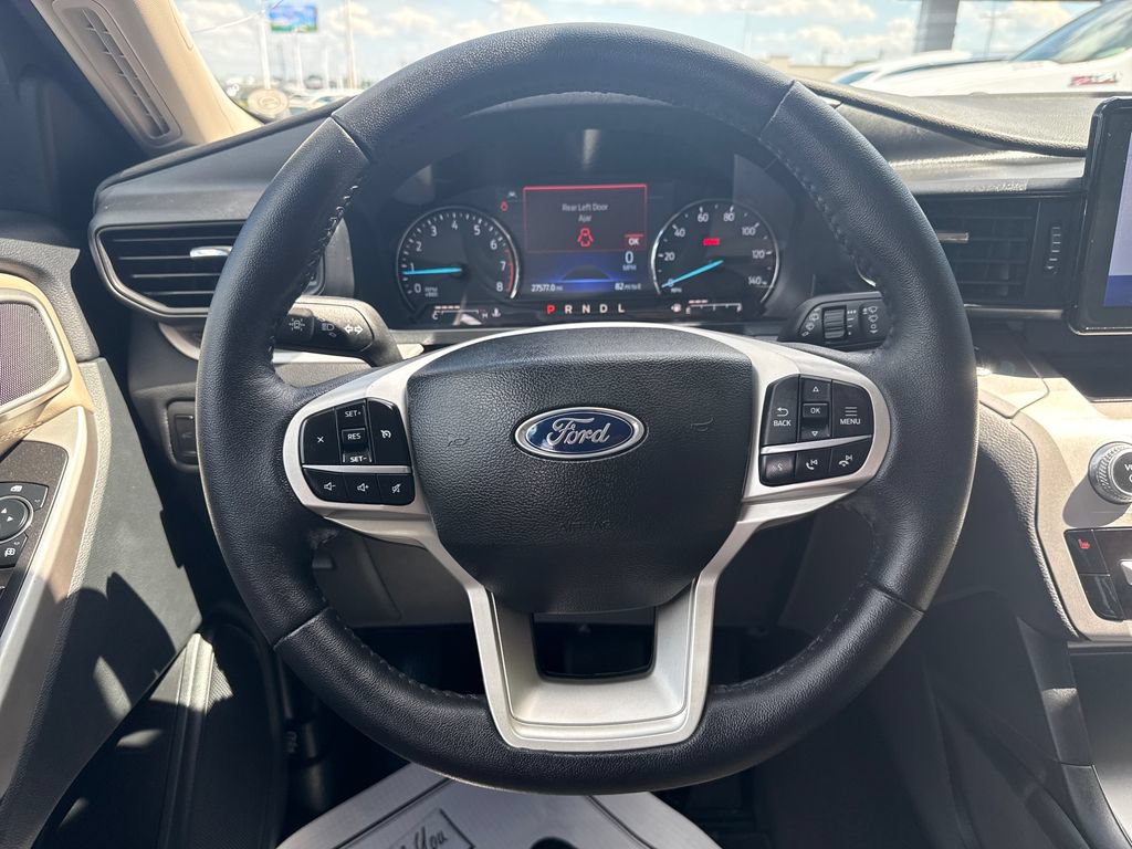 Used 2023 Ford Explorer XLT AWD/4WD image 16