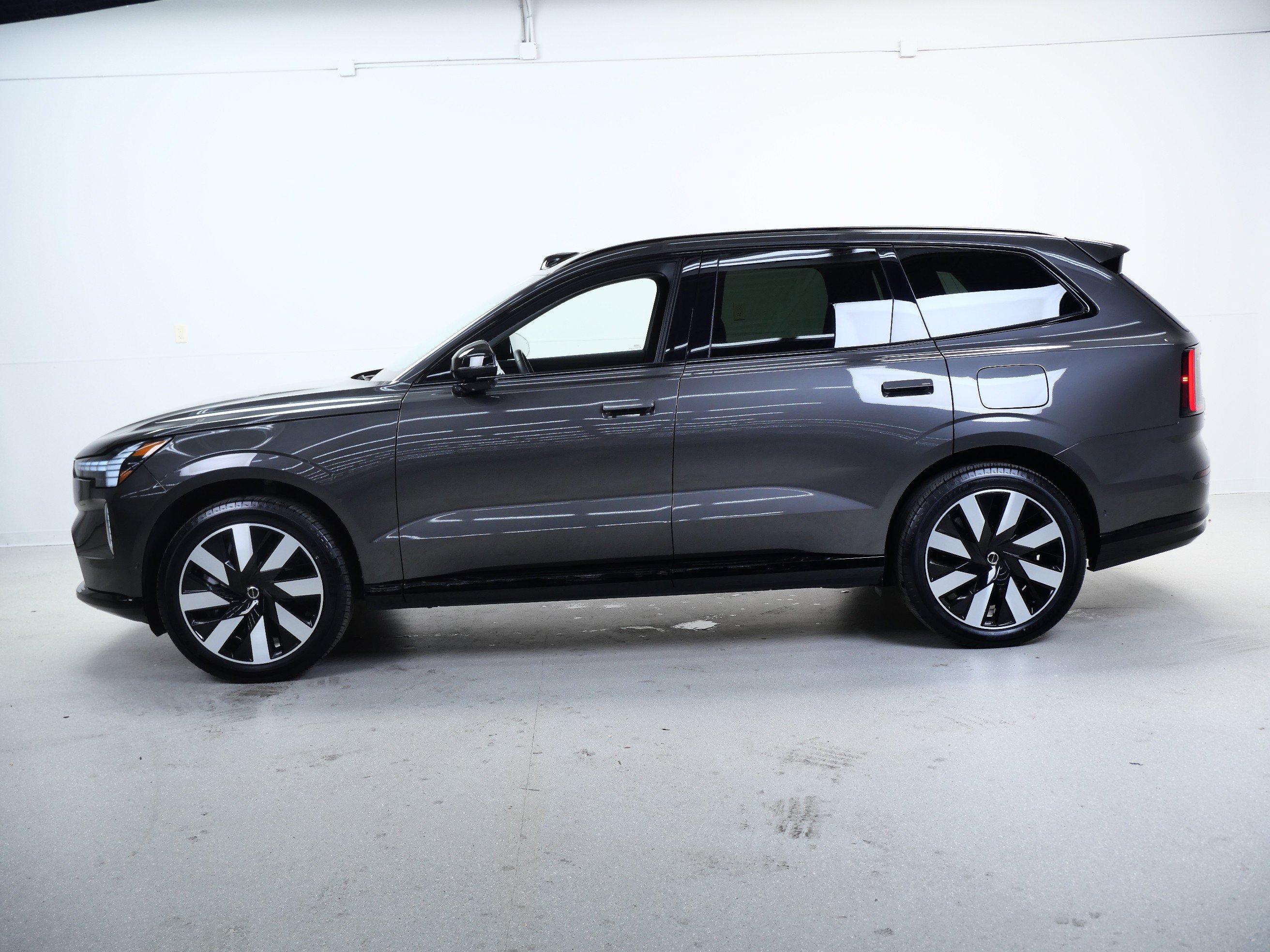 Used 2025 Volvo EX90 Plus AWD/4WD image 9
