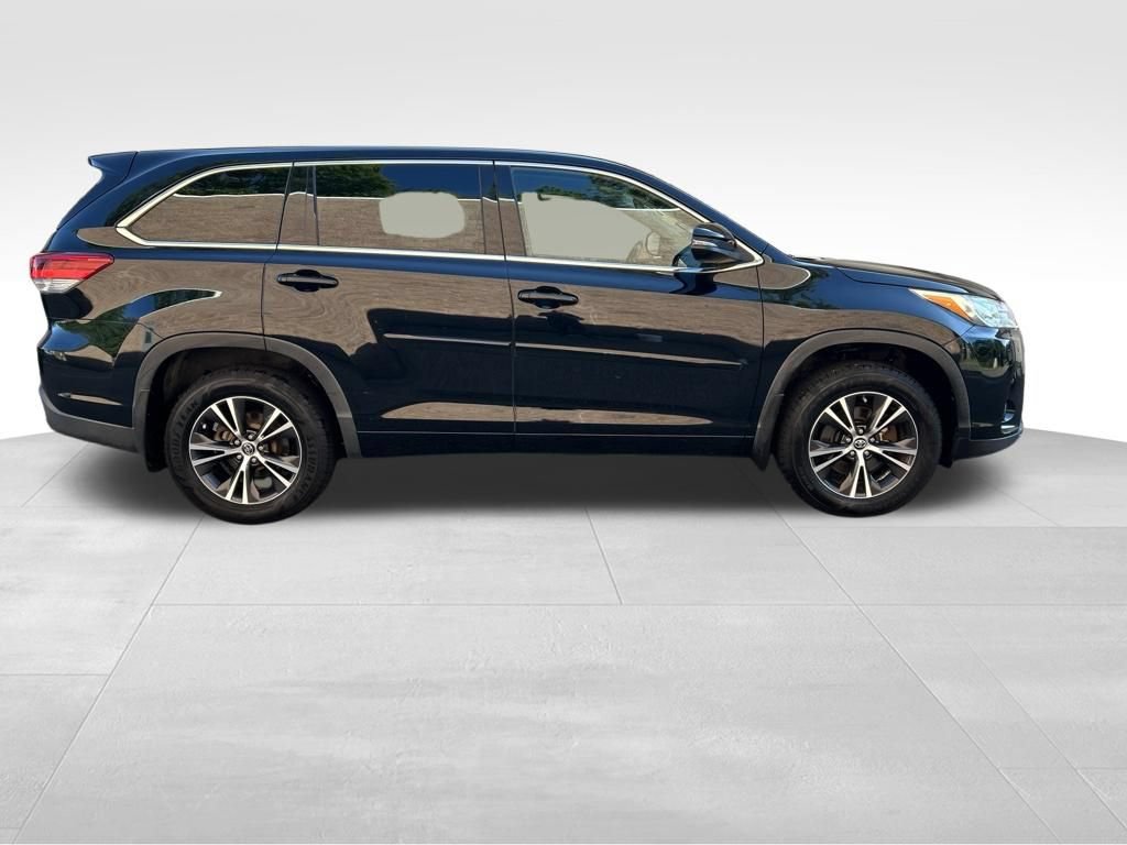 Used 2018 Toyota Highlander LE w/ Protection Package #3 AWD/4WD image 7
