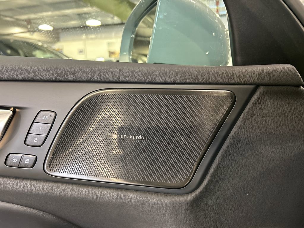 Certified 2024 Volvo V60 B5 Cross Country Plus w/ Protection Package Premier image 20