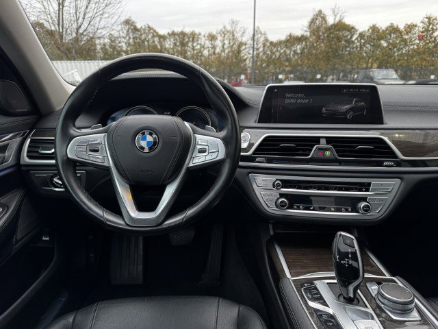 Used 2019 BMW 740i w/ Cold Weather Package RWD image 32