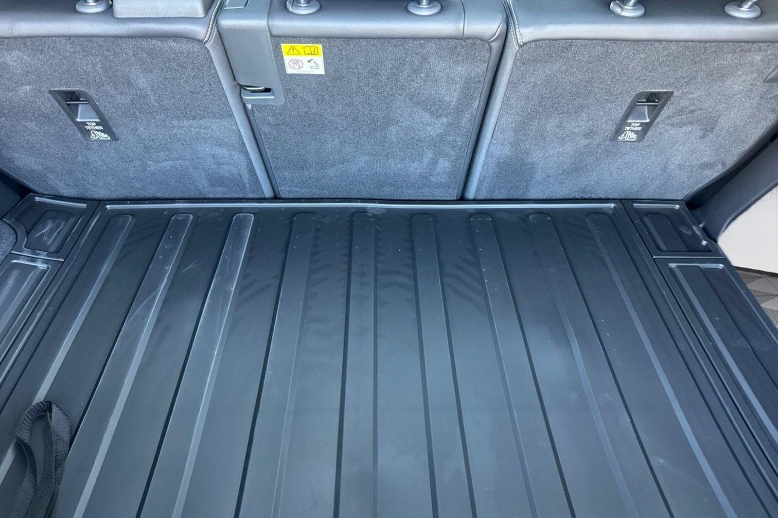 New 2026 Land Rover Discovery S AWD/4WD image 25
