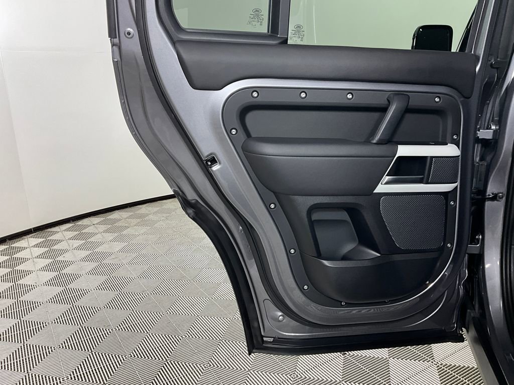 Used 2020 Land Rover Defender 110 HSE AWD/4WD image 26