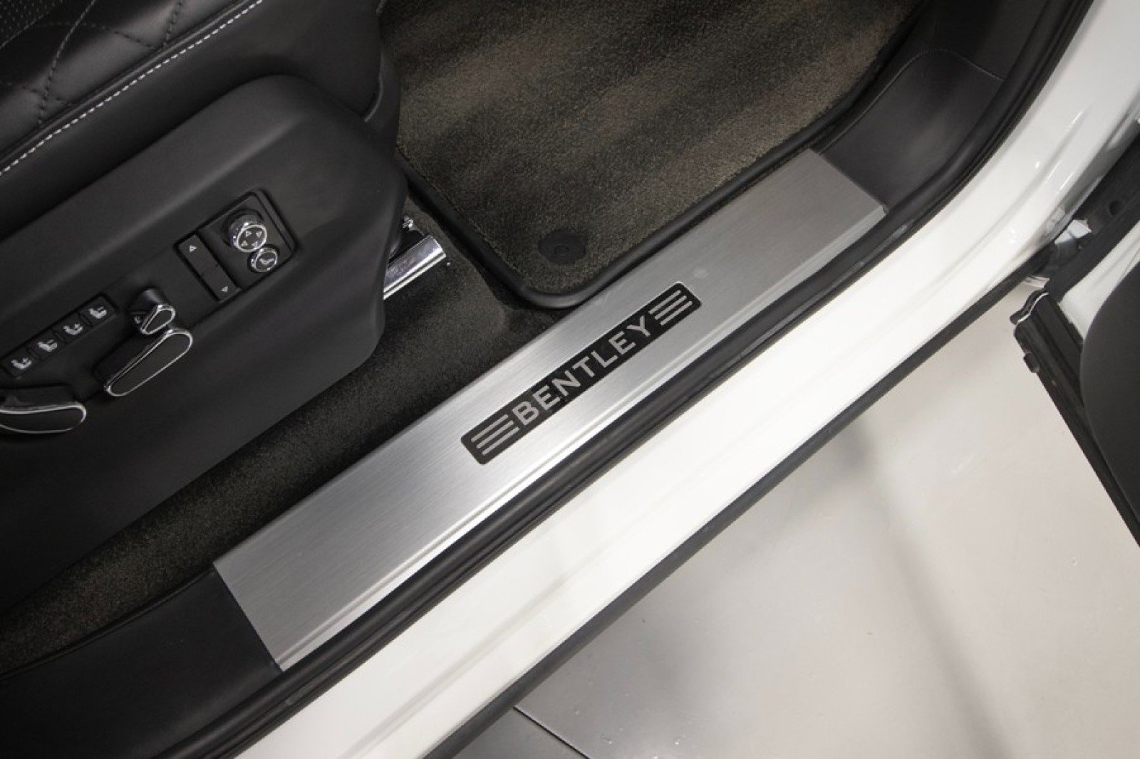 Used 2017 Bentley Bentayga image 51