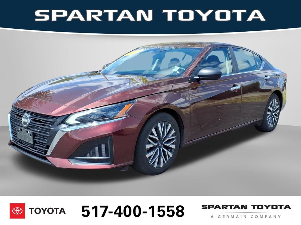 Used 2024 Nissan Altima 2.5 SV FWD image 1
