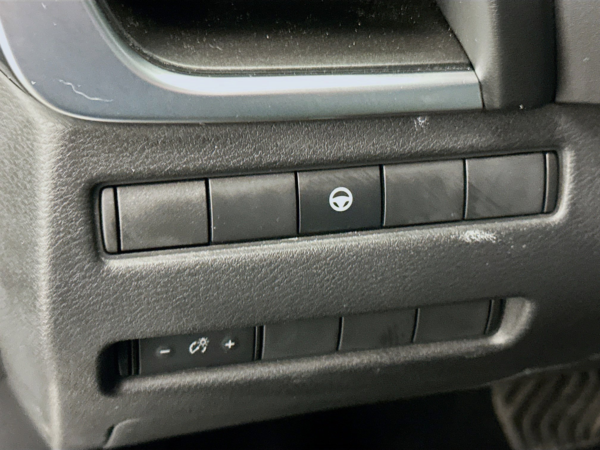 Used 2023 Nissan Rogue SV image 17