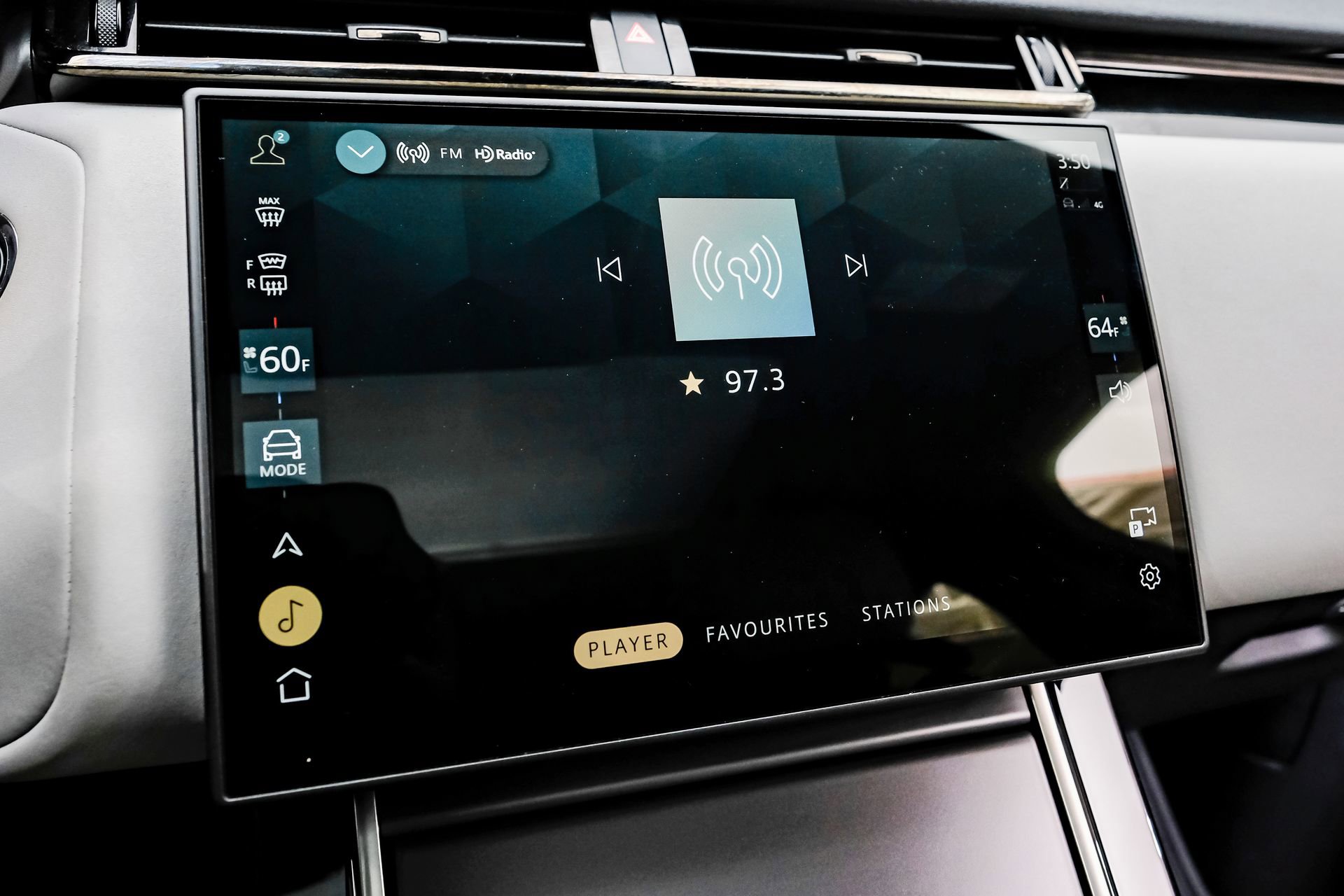 Used 2024 Land Rover Range Rover Velar Dynamic SE image 32