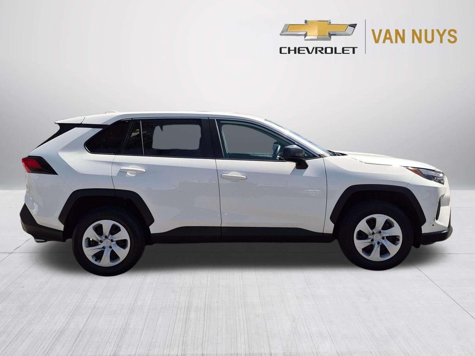 Used 2024 Toyota RAV4 LE AWD/4WD image 4