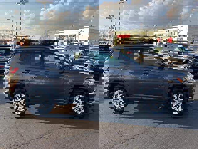 Used 2018 Jeep Compass Sport image 2