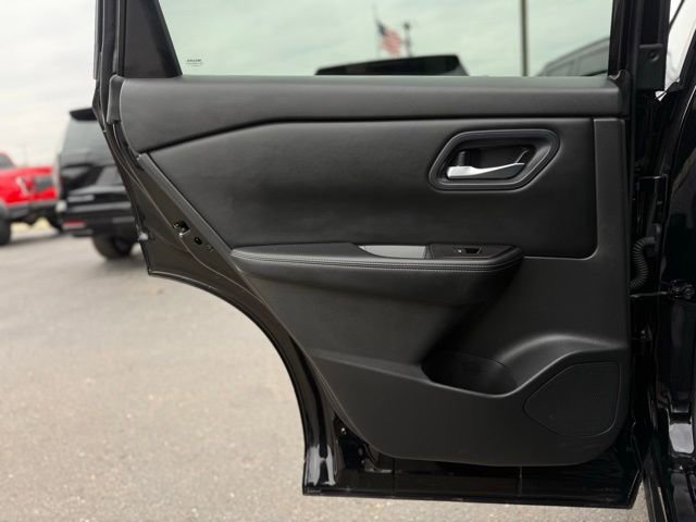 Used 2024 Nissan Rogue SV image 14