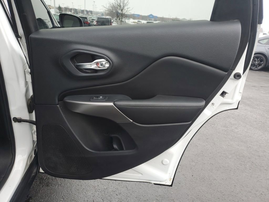 Used 2019 Jeep Cherokee Latitude Plus image 27