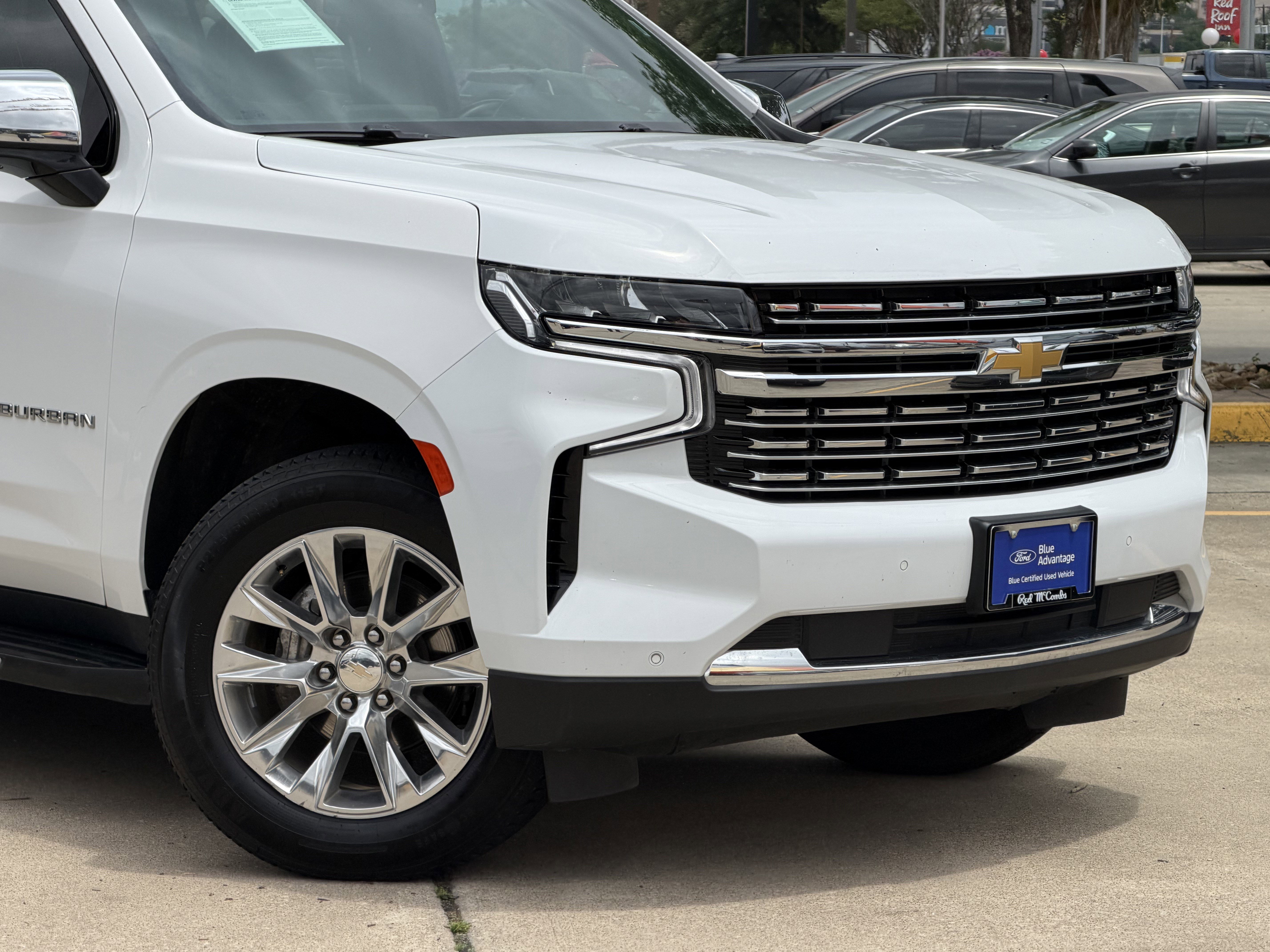 Used 2023 Chevrolet Suburban Premier RWD image 2