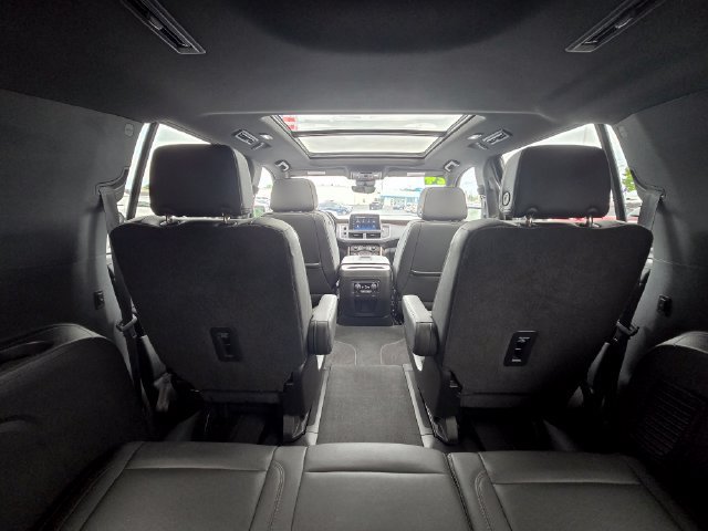 Used 2024 Chevrolet Suburban High Country AWD/4WD image 14