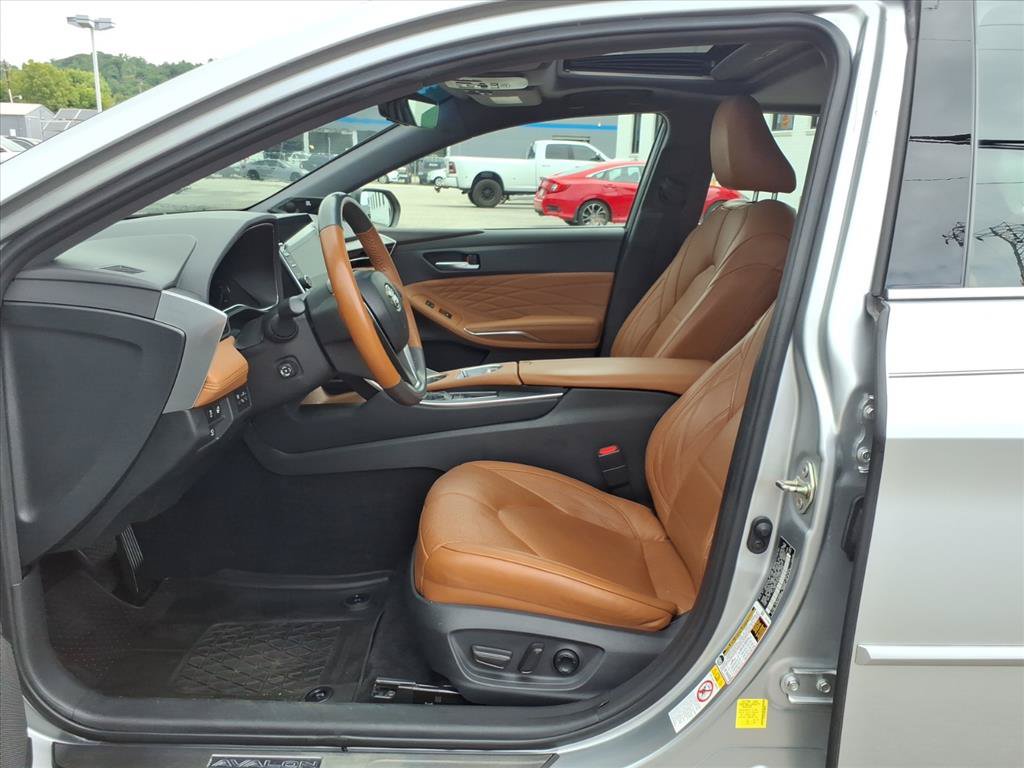 Used 2019 Toyota Avalon Limited w/ Advanced Safety Package FWD image 11
