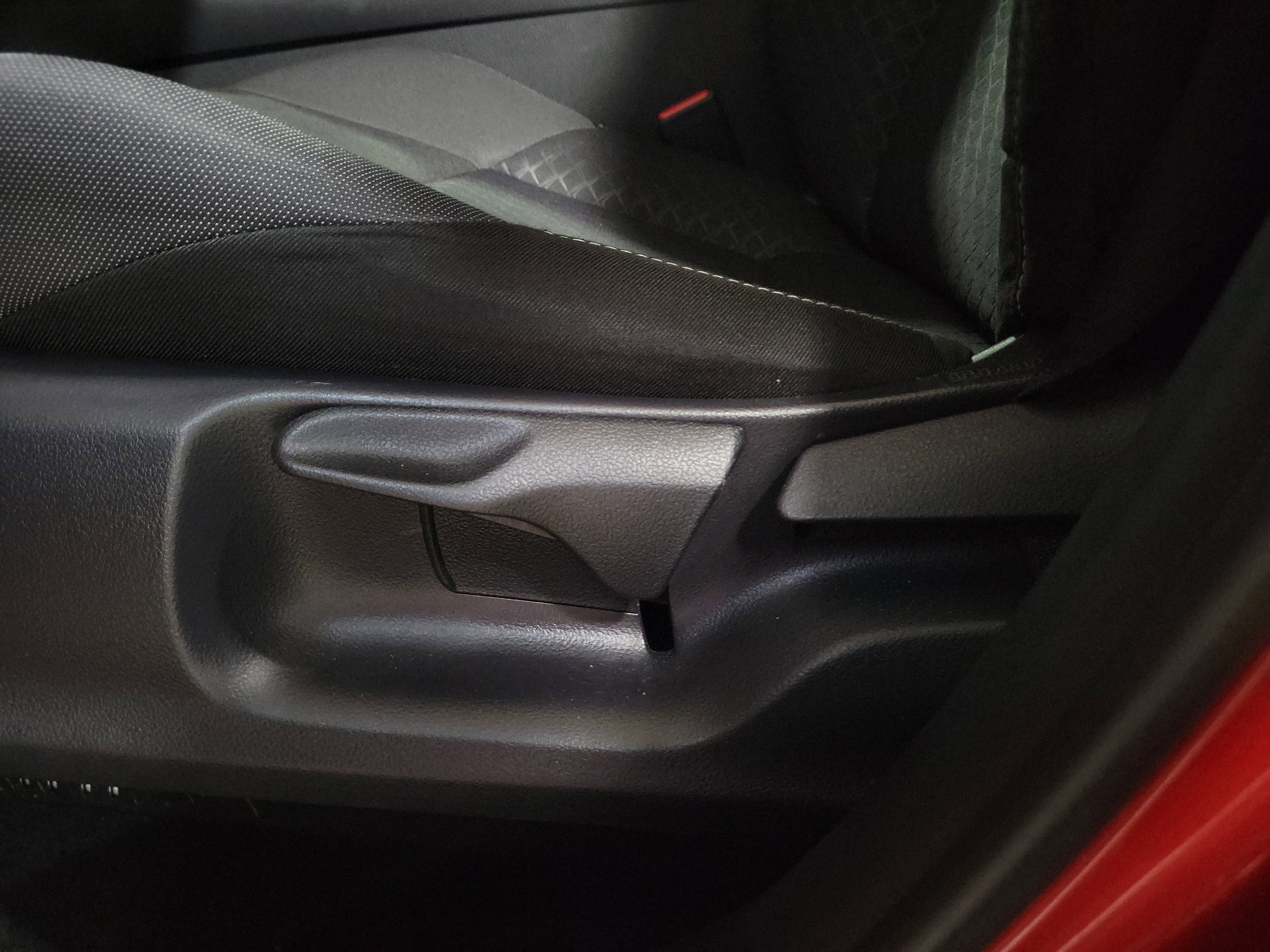 Used 2020 Toyota C-HR LE FWD image 19
