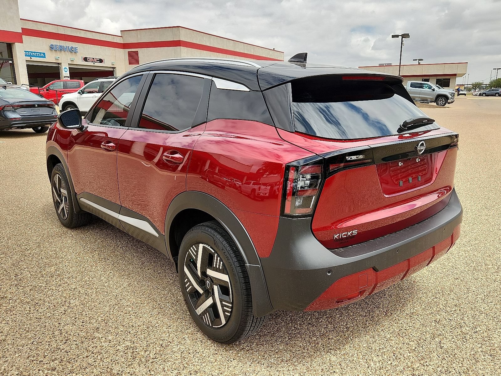 Used 2026 Nissan Kicks SV FWD image 3