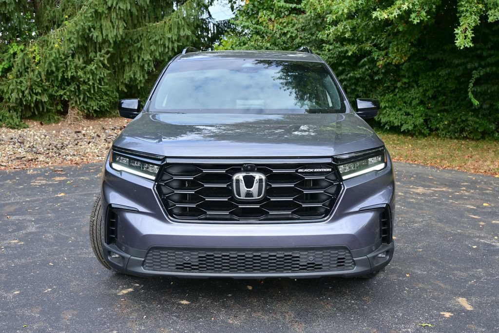 Certified 2025 Honda Pilot Black Edition image 3