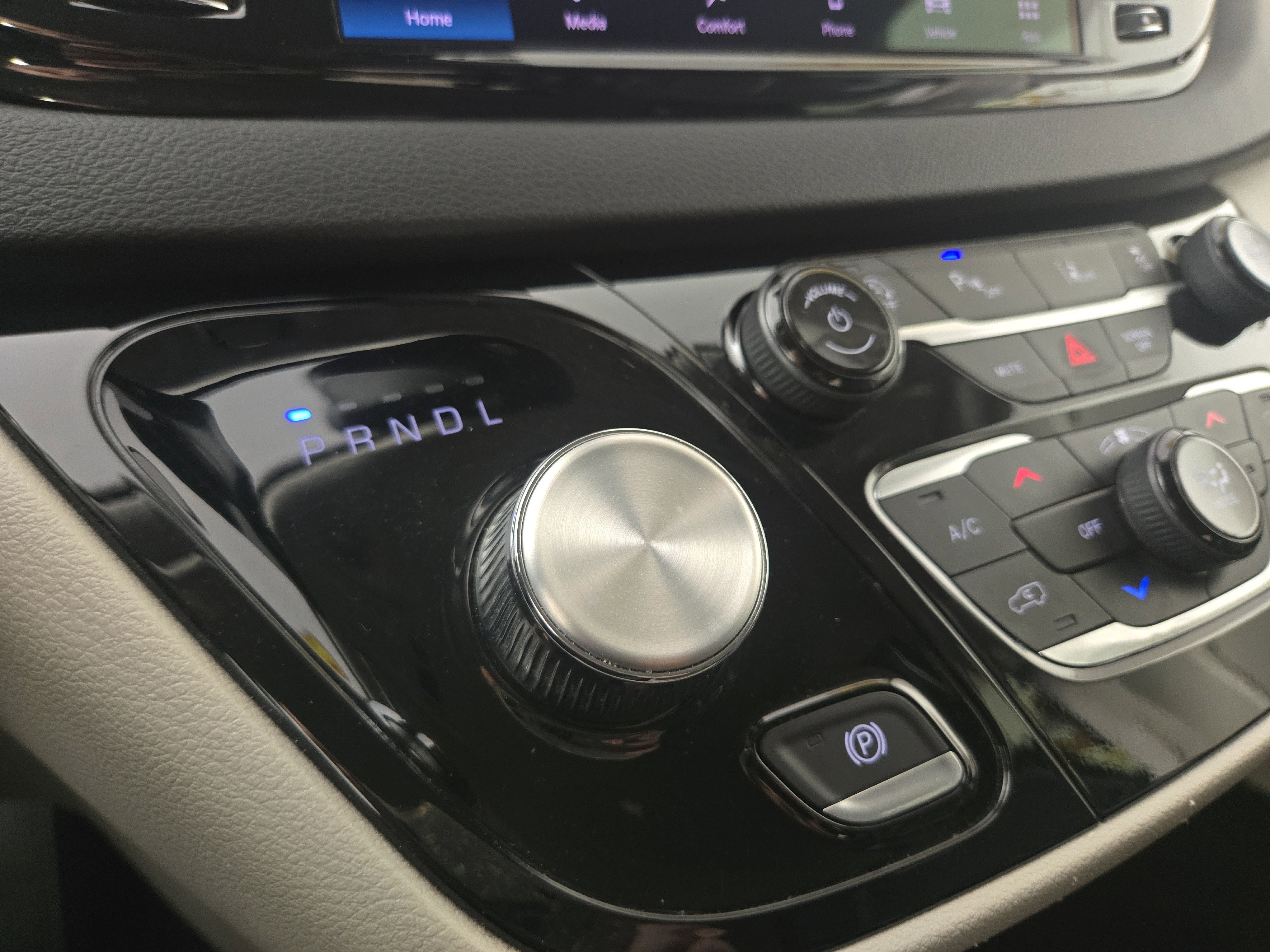 Used 2024 Chrysler Pacifica Touring-L image 23