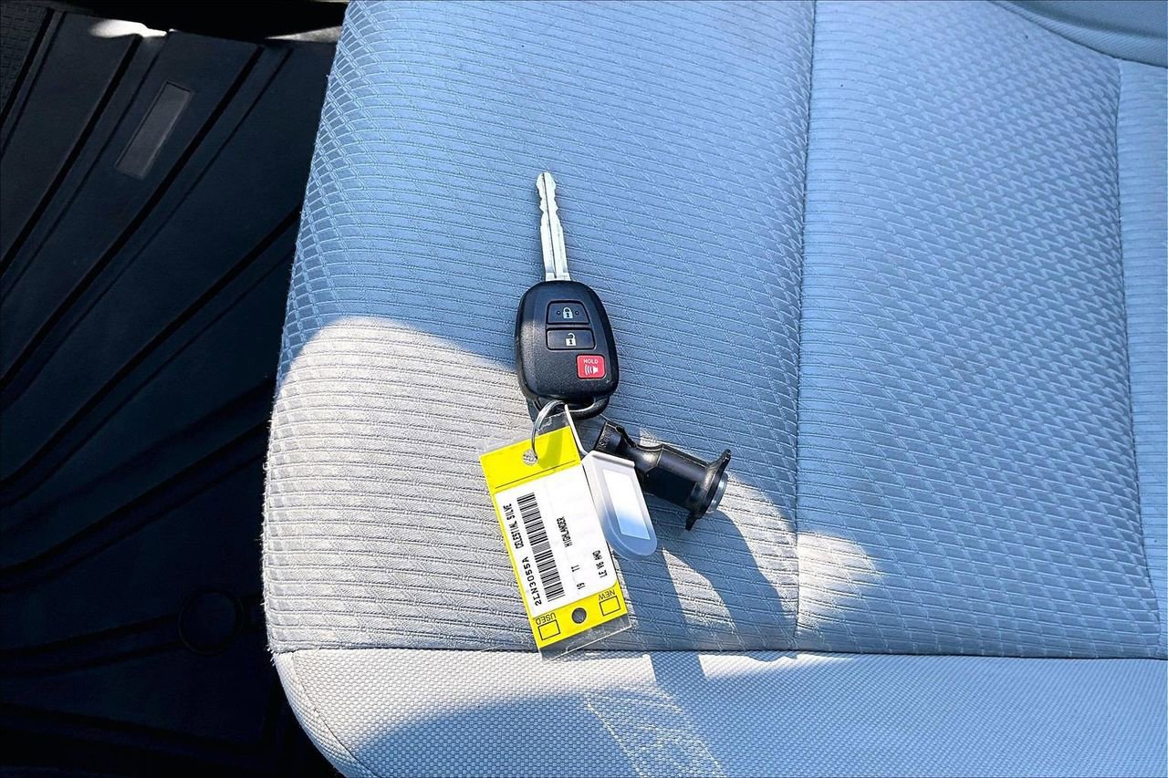 Used 2019 Toyota Highlander LE w/ Protection Package #3 image 30