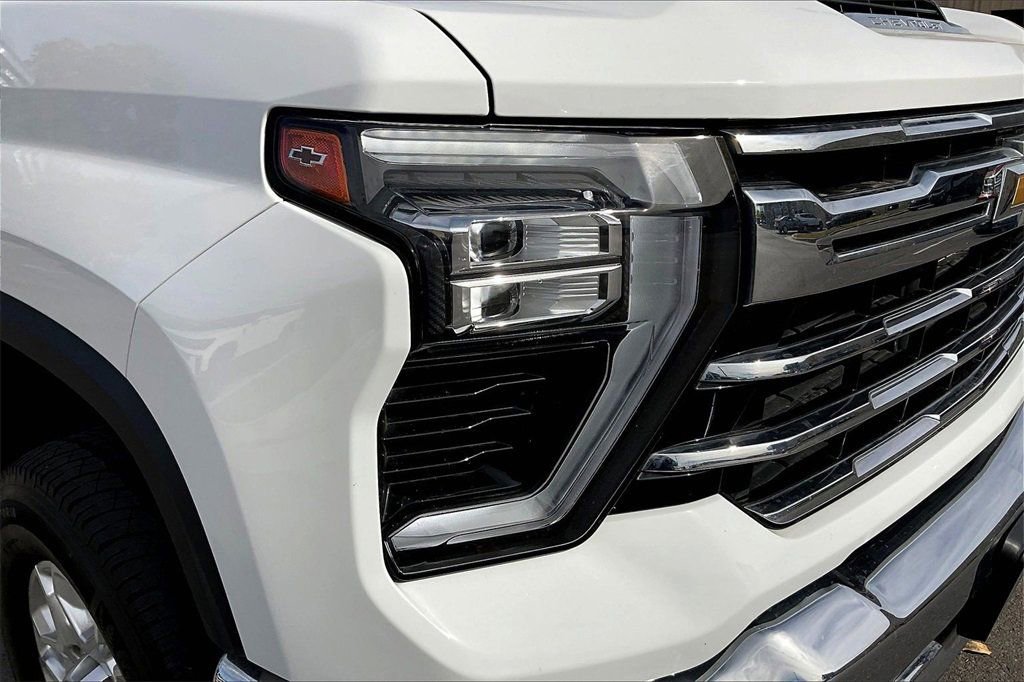 Used 2024 Chevrolet Silverado 2500 LTZ image 8