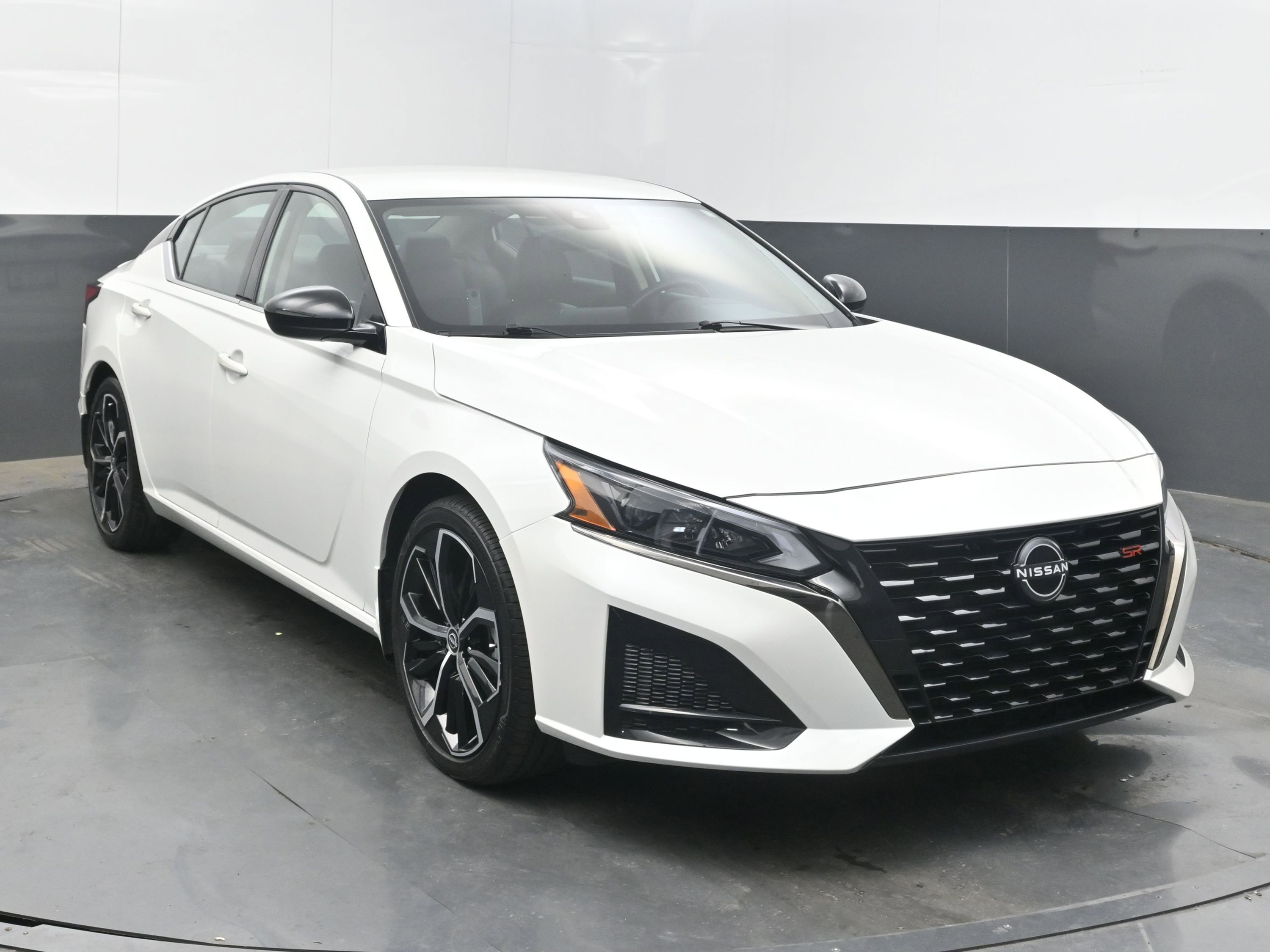 Certified 2024 Nissan Altima 2.5 SR image 2