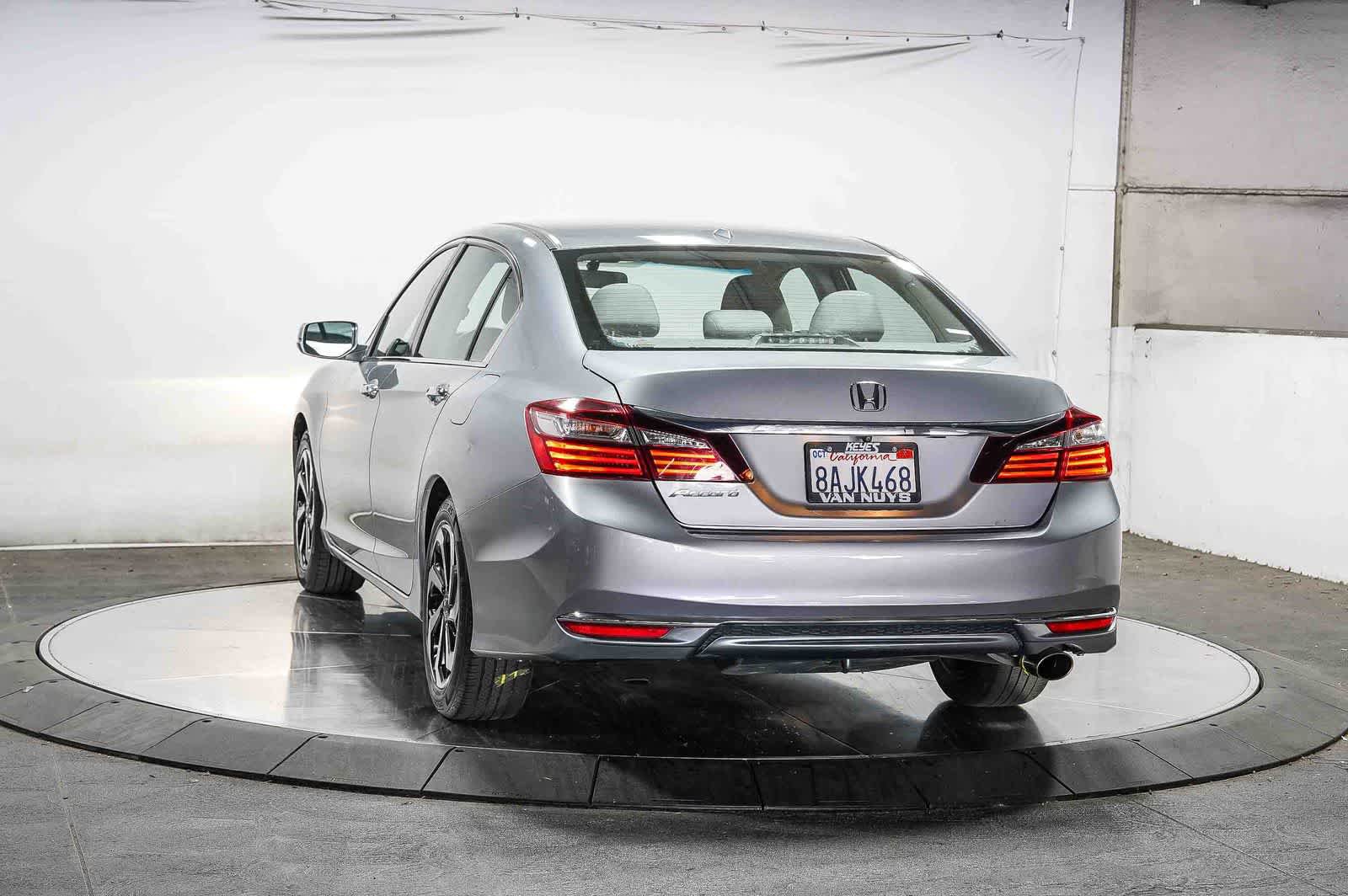Used 2017 Honda Accord EX image 4
