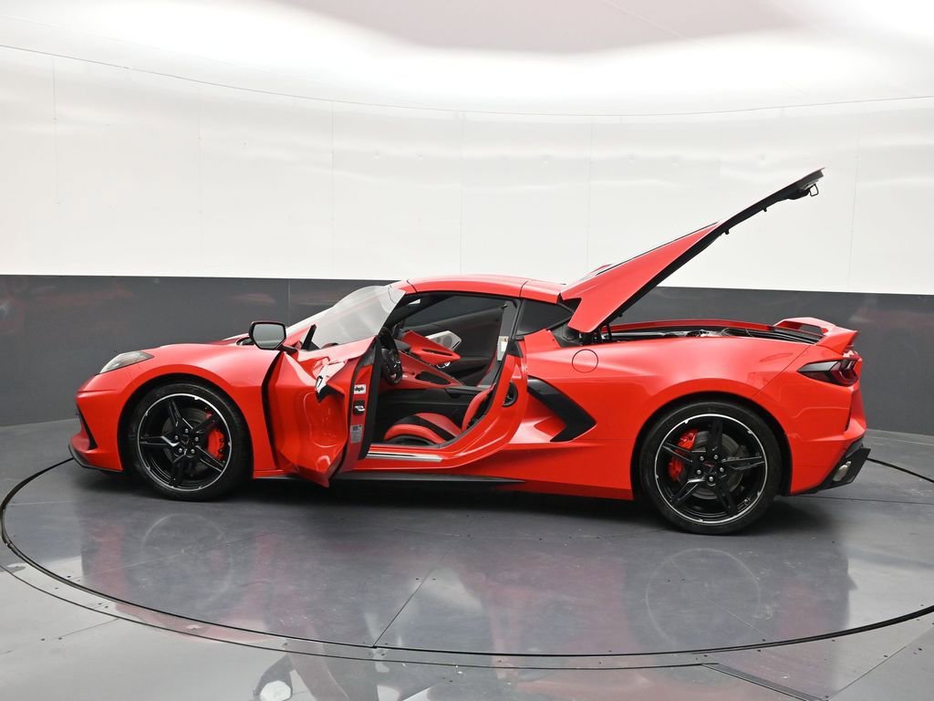 Used 2021 Chevrolet Corvette Stingray Premium Cpe w/ Z51 Performance Package RWD image 32