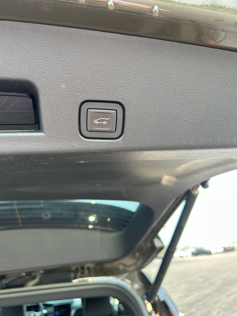 Used 2025 GMC Acadia AT4 AWD/4WD image 31