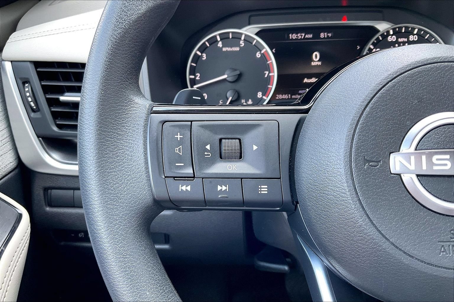 Used 2023 Nissan Rogue SV AWD/4WD image 10