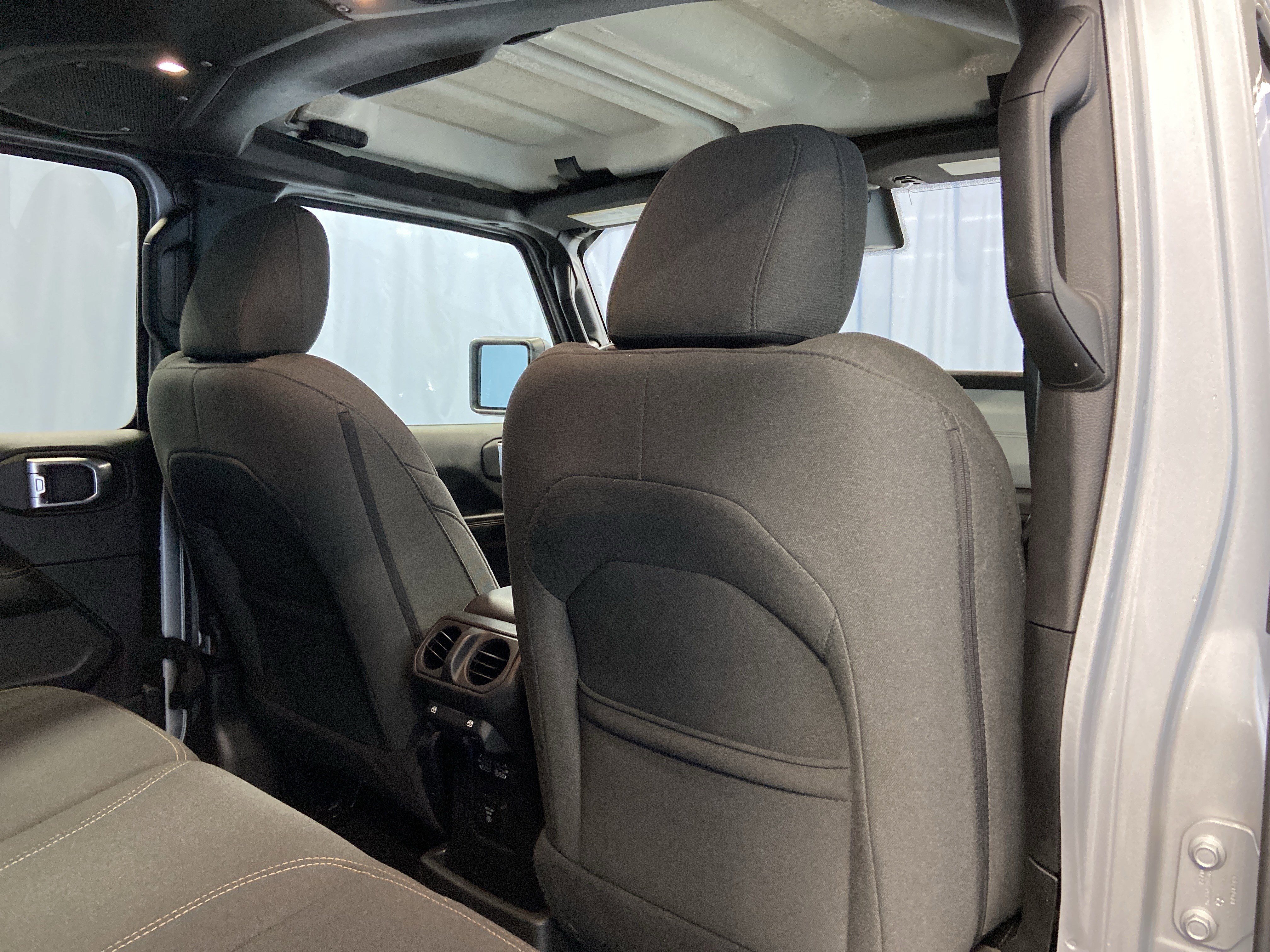 Used 2024 Jeep Wrangler Sahara image 40