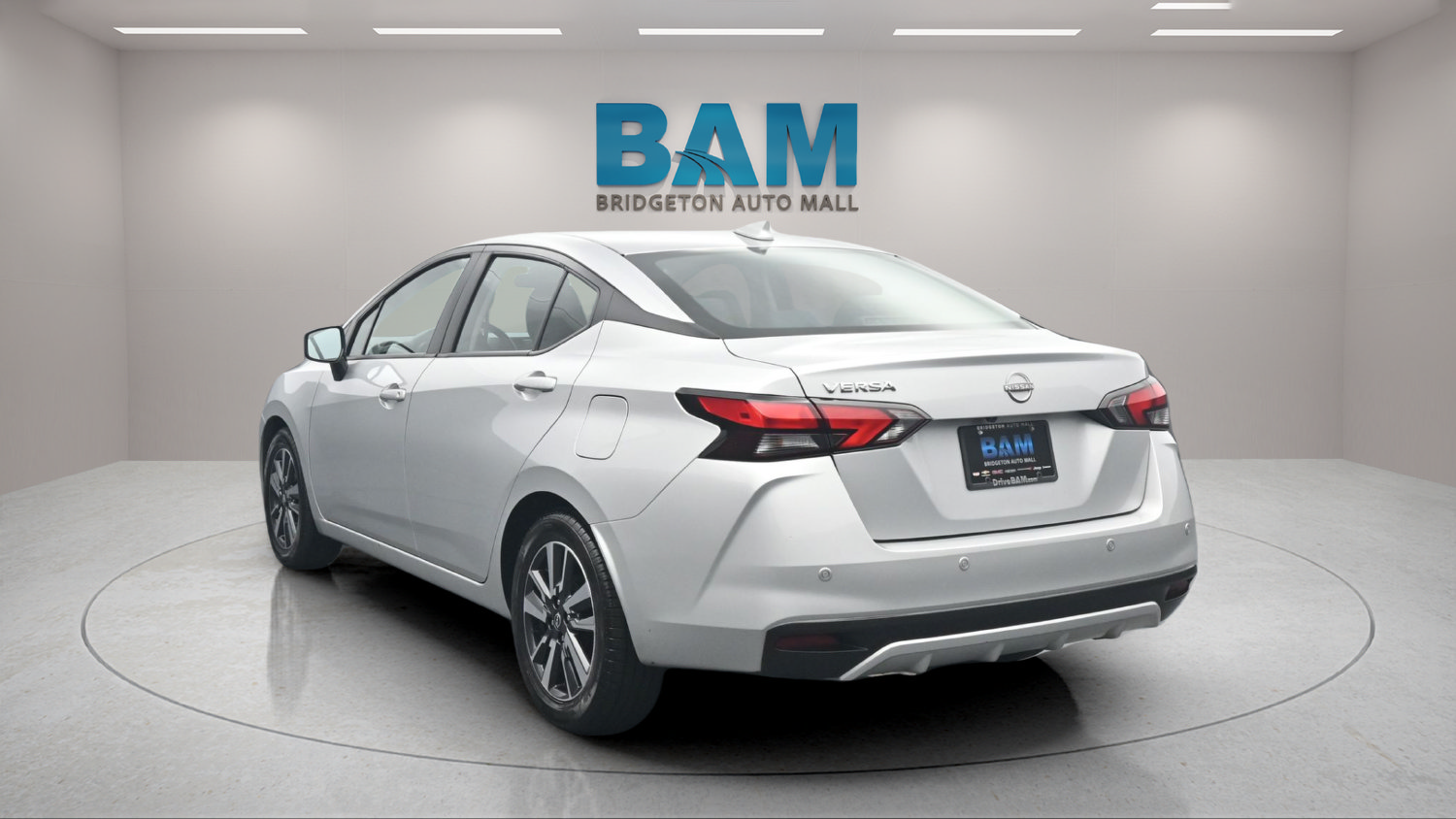 Used 2025 Nissan Versa SV FWD image 4