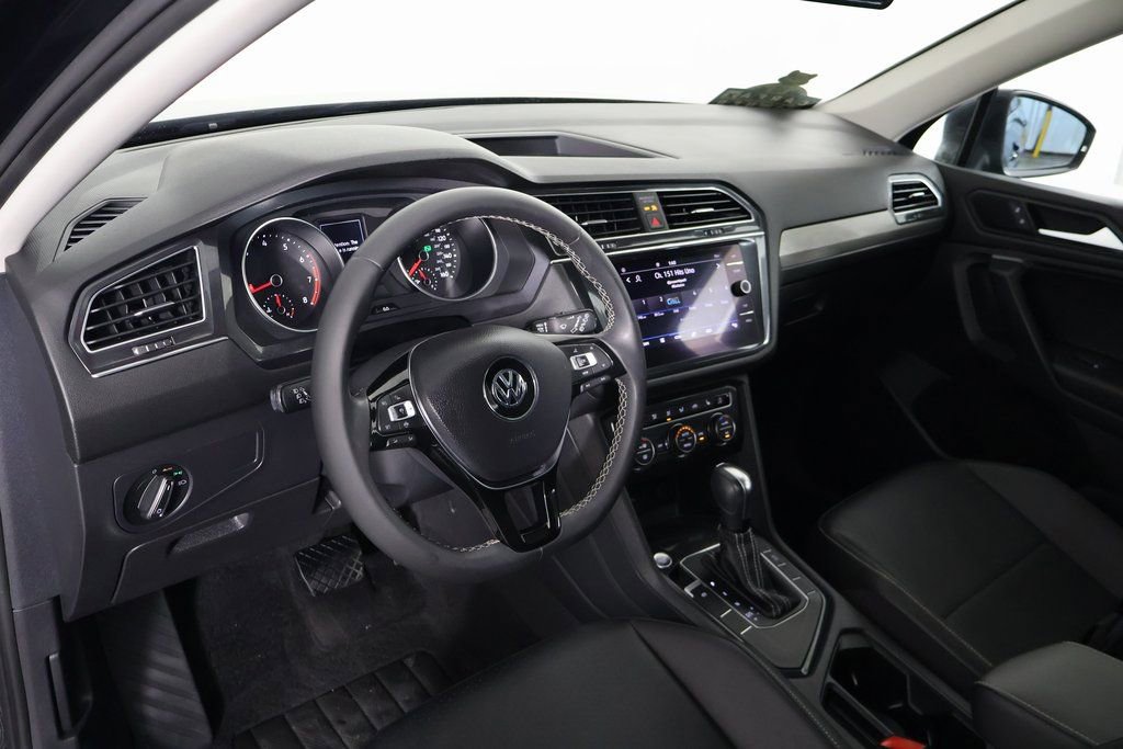 Used 2021 Volkswagen Tiguan SE w/ Panoramic Sunroof Package image 7