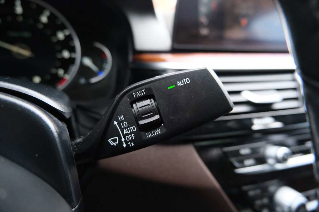 Used 2019 BMW 540i xDrive w/ M Sport Package image 44